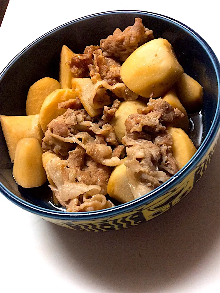 里芋さんと豚肉の煮物😋|アライさんさん