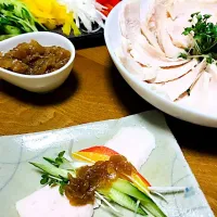 Snapdishの料理写真:鶏ハム巻き〜お野菜たっぷり、オニオンソースで♡|あけぽんさん