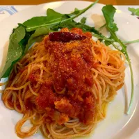 Snapdishの料理写真:ベーコンとルッコラのトマトソースパスタ|granolaさん