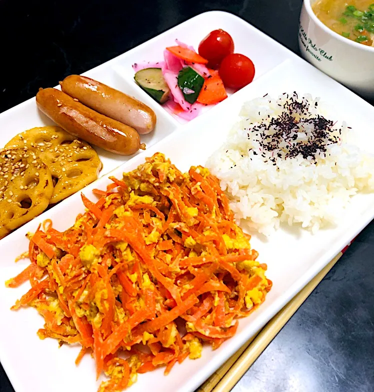 人参しりしり〜🥕
レンコン炒め|ぶっちゃるんさん