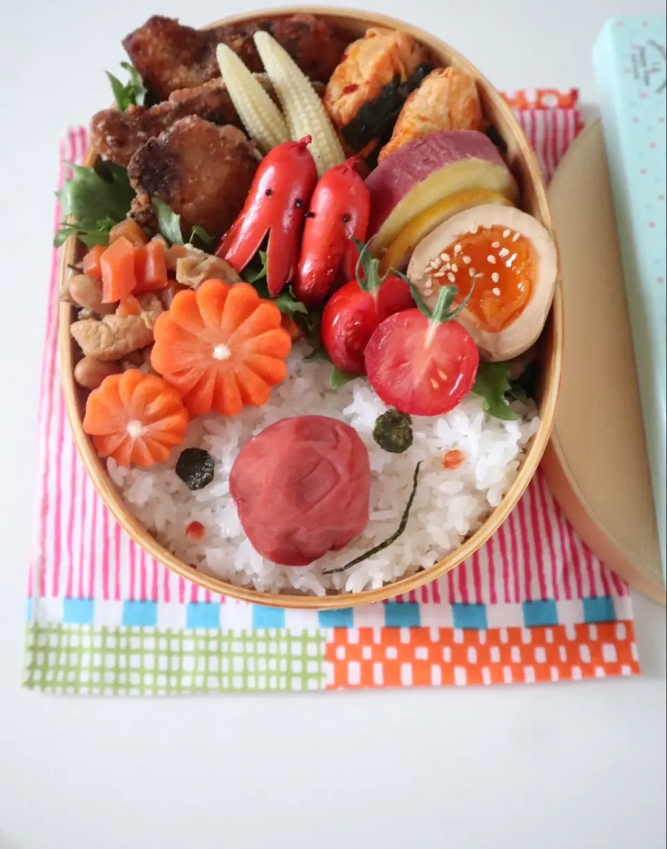 中学生男子弁当🍱
鰹の竜田揚げ&鮭の竜田揚げと顔弁😁|なかじー。さん