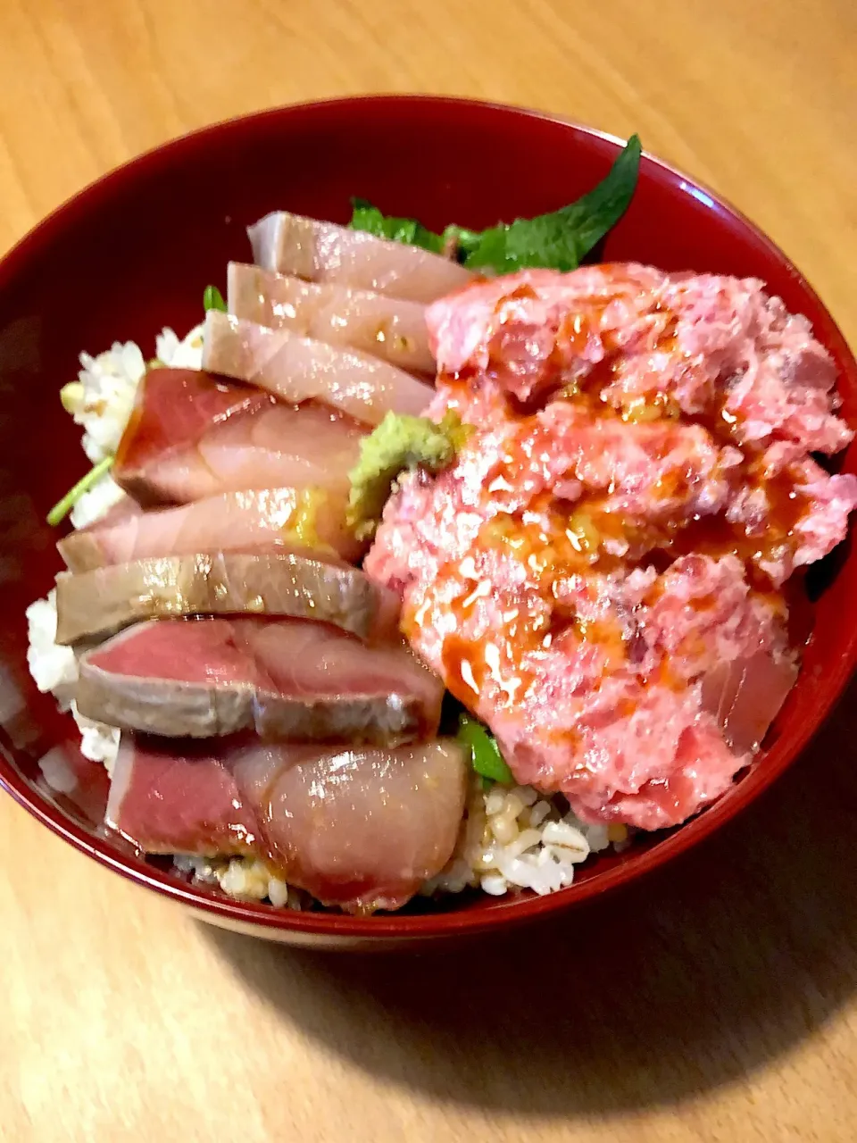 Snapdishの料理写真:ブリとマグロのたたき丼 #ブリ #マグロ #丼|角康広さん