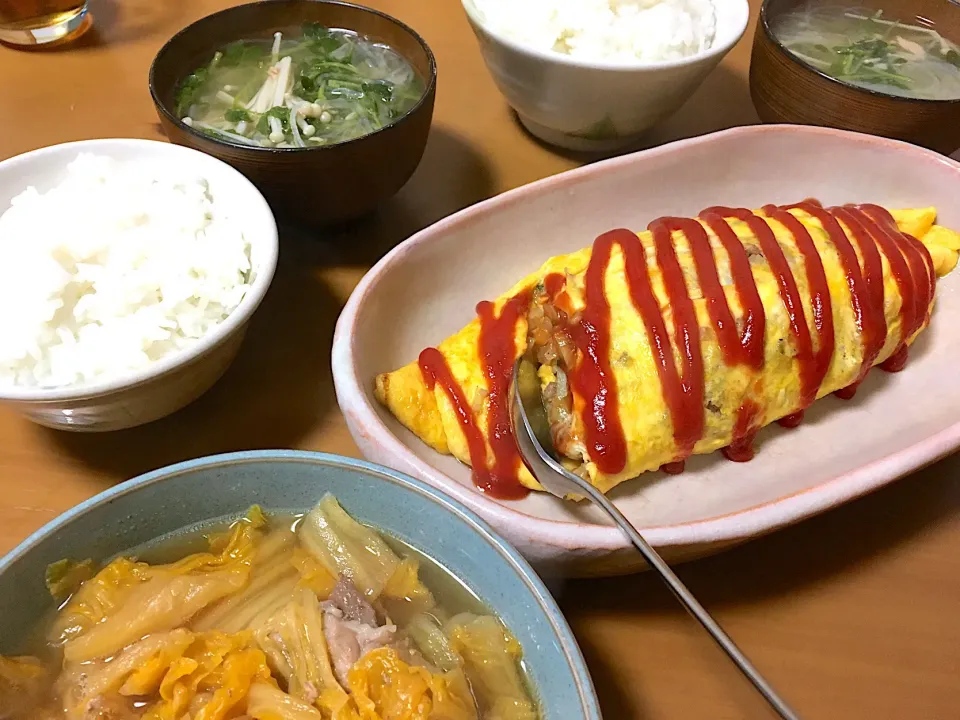 母が昔作ってくれてたオムレツ(´◡`๑)
オレンジ白菜と豚肉のトロトロ煮
具沢山春雨スープ
ご飯🍚|さくたえさん