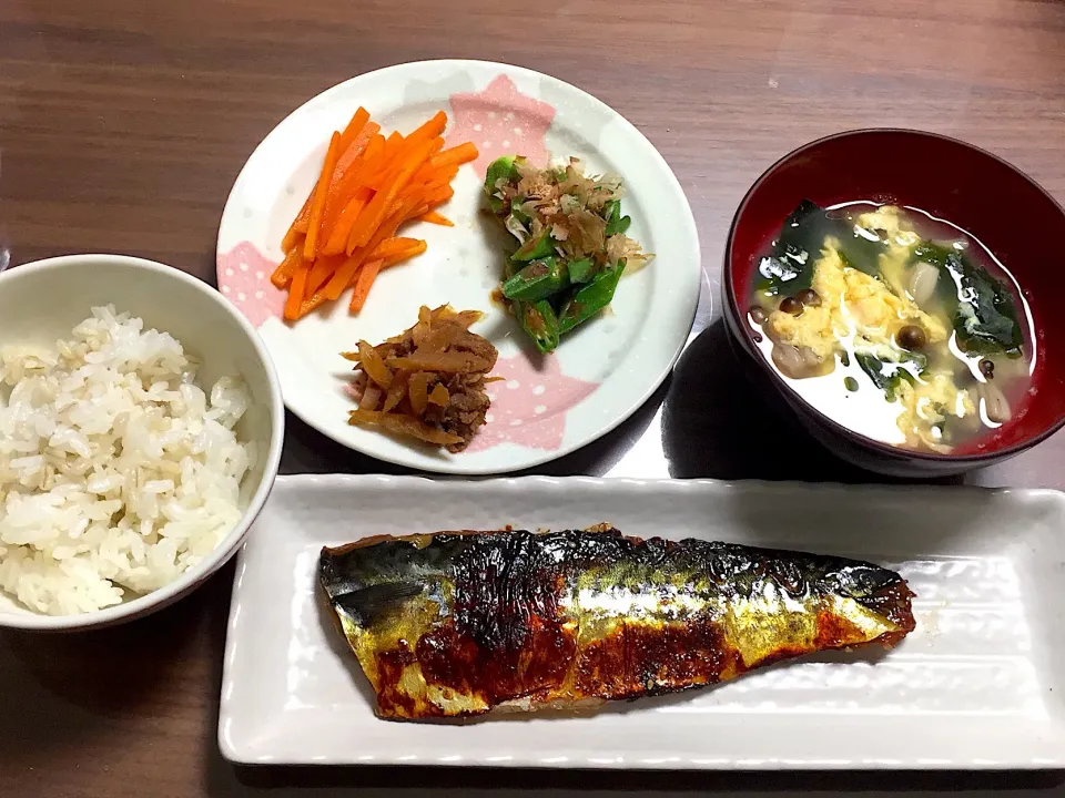 鯖みりん 牛肉ごぼう 人参の辛味和え オクラのおひたし しめじとワカメの中華卵スープ|おさむん17さん