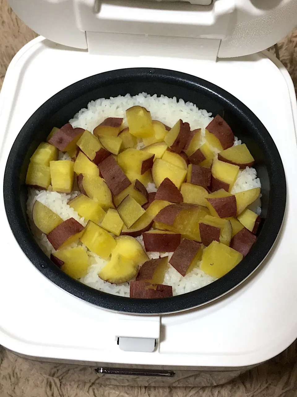 Snapdishの料理写真:さつまいもご飯|めいさん