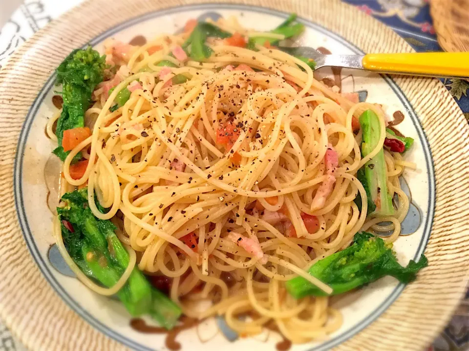 菜の花とトマトのアンチョビパスタ|かなしゅうさん