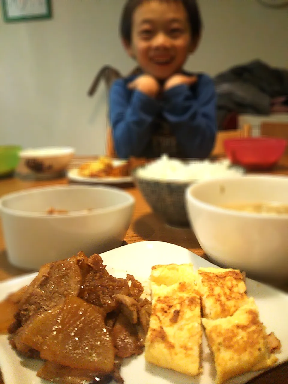 ブタ大根しょうが焼きとベーコンオムレツ|まきごろうさん