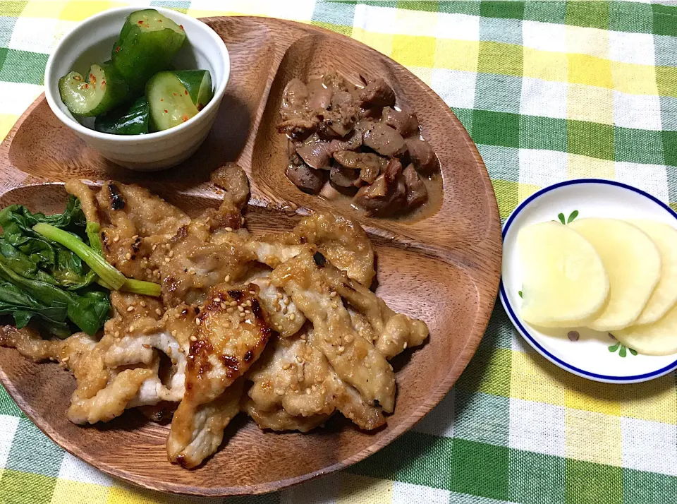 豚肉の味噌にんにく生姜焼き
🌱ほうれん草のお浸し
砂肝のガーリック醤油炒め
たくわん漬けと胡瓜🥒キムチ|eiyadeさん