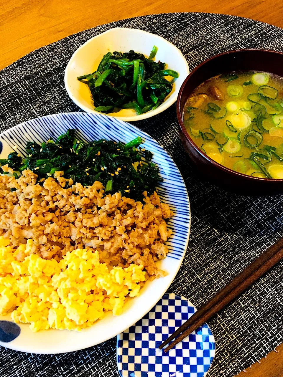 朝食はそぼろ丼で✨今日も元気に行くぞー！|ミッチ☆ママさん