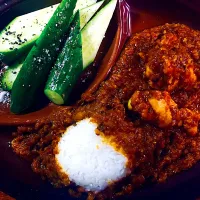 Snapdishの料理写真:✤ほぼキーマカレー✤*
野菜すりおろし寸前で挽肉お役御免！|ムネモシュネンさん