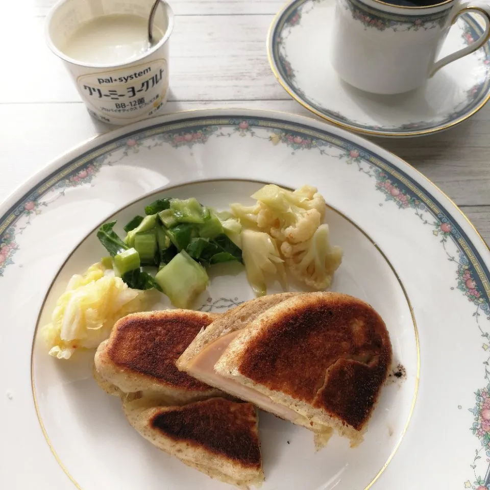 野菜の漬物とハムとチーズのパニーニ|はるさん