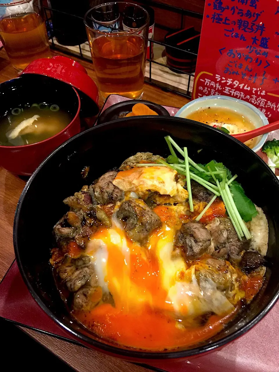 なんと❗️炭火焼き鳥🐔と濃厚トロトロ玉子の極上親子丼😍❣️❣️|paaruさん