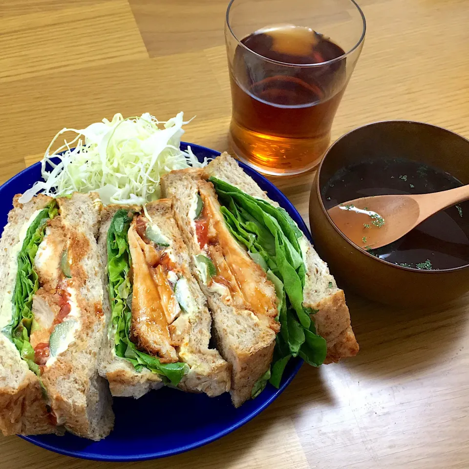 ライ麦チキンカツサンド🥪💓|りりさん