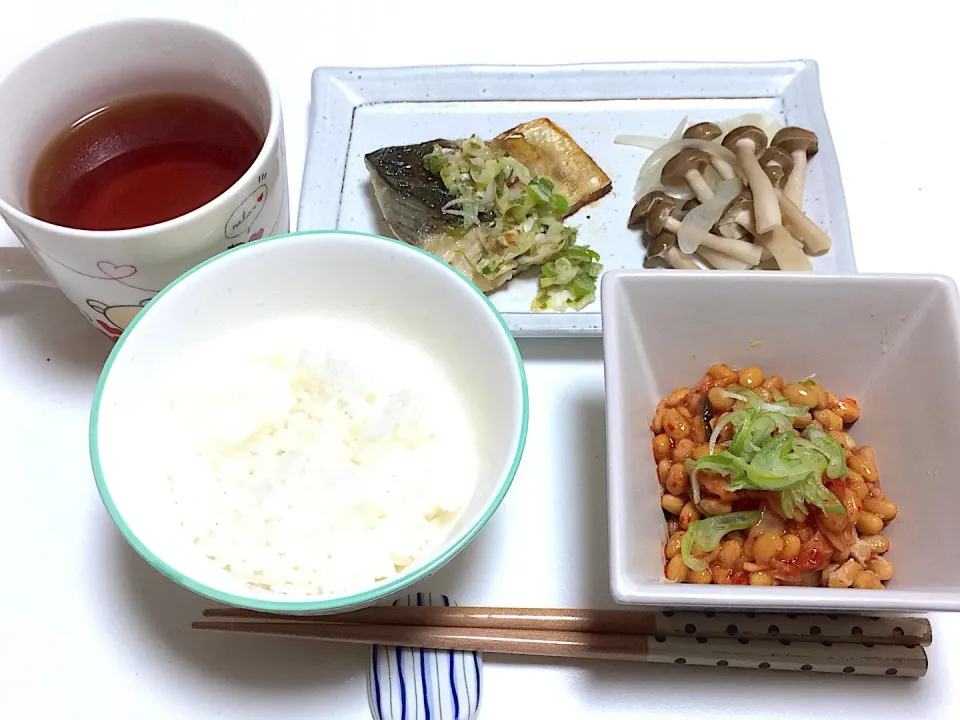 Snapdishの料理写真:鯖の塩焼きネギソース、野菜蒸し、納豆キムチ|ナッツさん