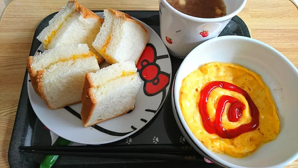 お昼ごはん🍞|しまだ ちえこさん