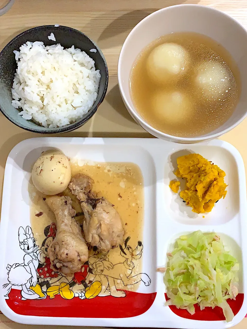 Snapdishの料理写真:・手羽元と卵の煮込み
・かぼちゃの和風サラダ
・キャベツのツナ和え
・もちもちじゃがまんスープ|ぺろたんさん