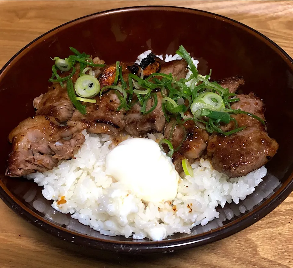 Snapdishの料理写真:ステーキ丼|まぁたんさん