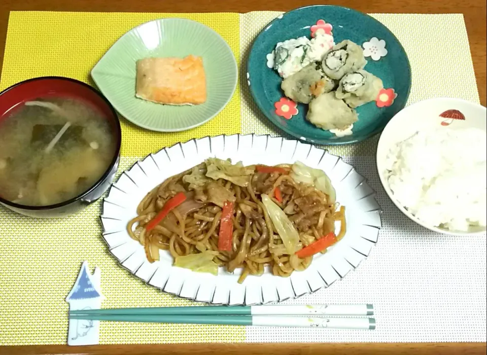 焼きそば定食今日の晩ご飯🌃🍴😋🎵 #焼きそば|とししいたけさん