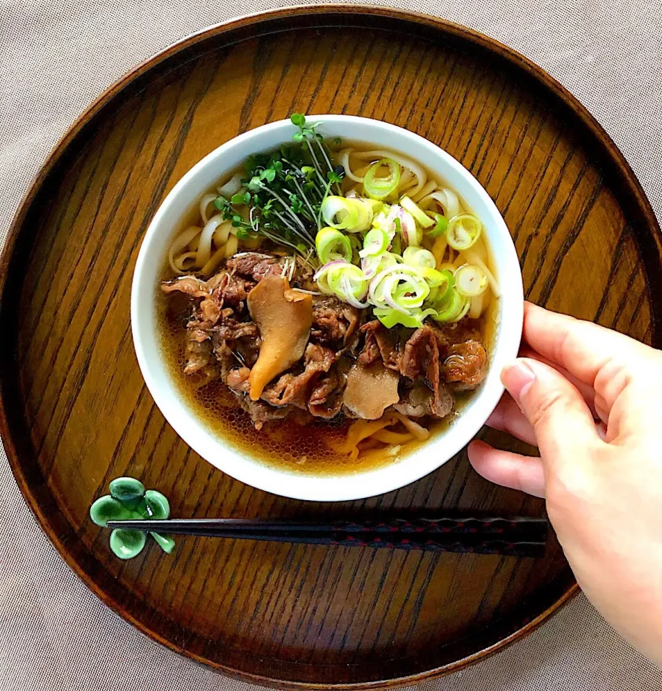 Snapdishの料理写真:朝ごはんを食べよう😃糖質0麺の肉うどんで朝ごはん🐮|あしゃぱんさん