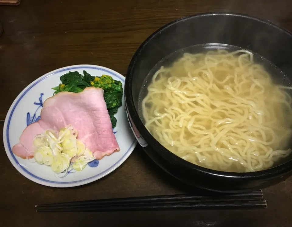 鶏がらスープをとったのでシンプルラーメン🍜|Namiko Kanoyaさん