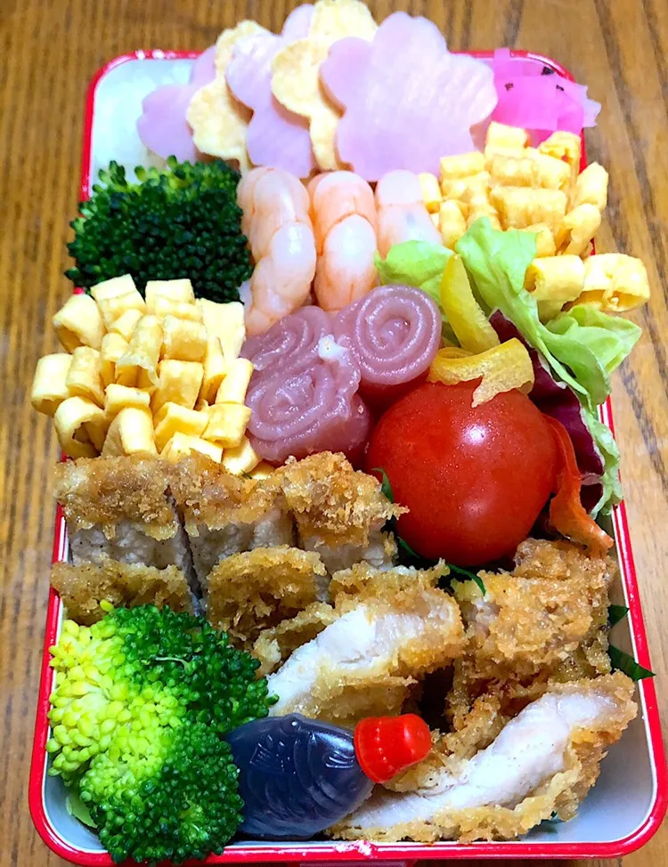 Snapdishの料理写真:2月22日（金）高校生活ラスト弁当🌸🌸🌸
最後は、やっぱりカツ！😆|かよっぺさん