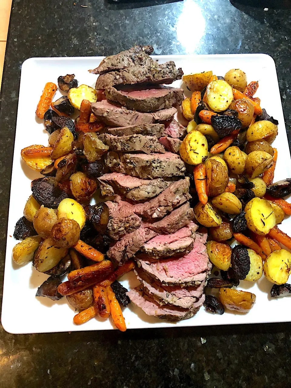 Beef tenderloin and roasted vegetables|ernest ristiさん