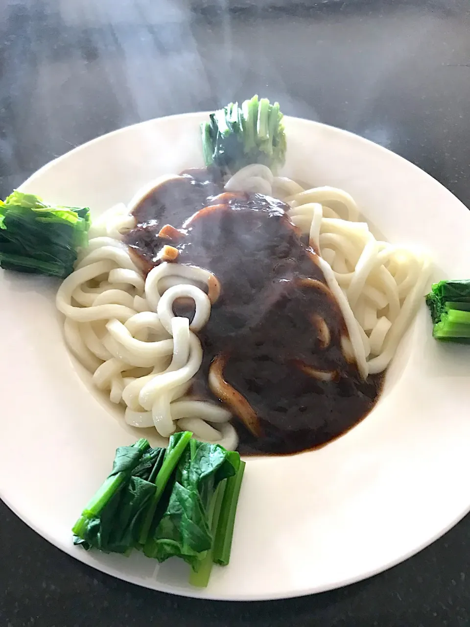 盛岡風
じゃじゃ麺の素でじゃじゃうどん|シュトママさん