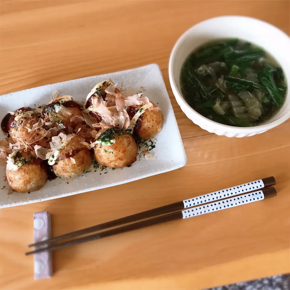 たこ焼きと鶏の茹で汁スープ(；｀Д´)お昼ご飯|サチャンさん