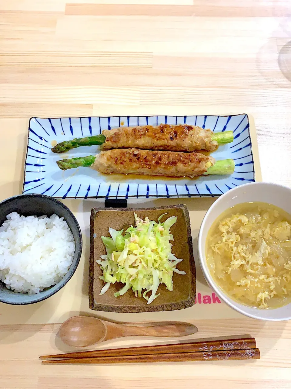 Snapdishの料理写真:・アスパラまるごと♪豚つくね  ・キャベツのツナ和え ・玉ねぎたまごスープ|ぺろたんさん