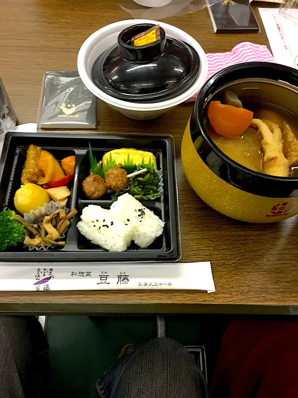 世界の車窓から♬ (▰˘◡˘▰)☝︎22 February
 #世界の車窓から  #お弁当  #obento  #お弁当の記録  #おでんde電車  #おでん|Yoshinobu Nakagawaさん