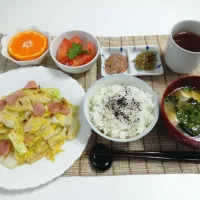 Snapdishの料理写真:白菜とベーコンのニンニクピリ辛炒め|mikaさん