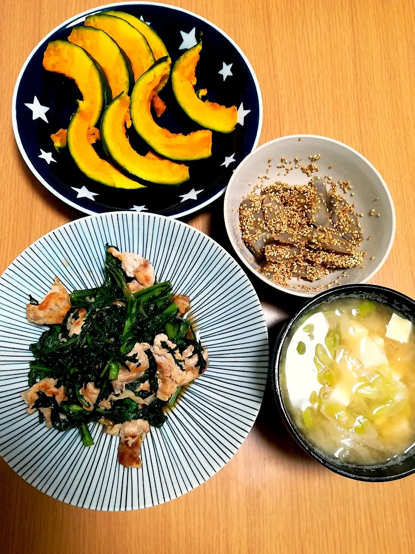 Dinner #春菊と豚肉の炒め物　#ゴボウの煮物 #かぼちゃサラダ #お味噌汁|tamakiさん