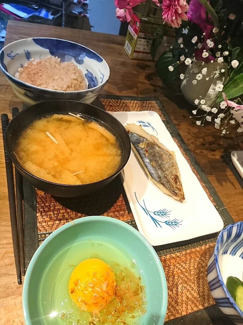 サワラの西京漬け&生卵&えのきの味噌汁|まぐろさん