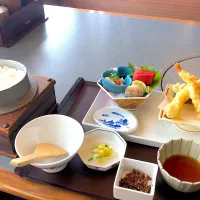 Snapdishの料理写真:かごの屋 刺身定食|エックスさん