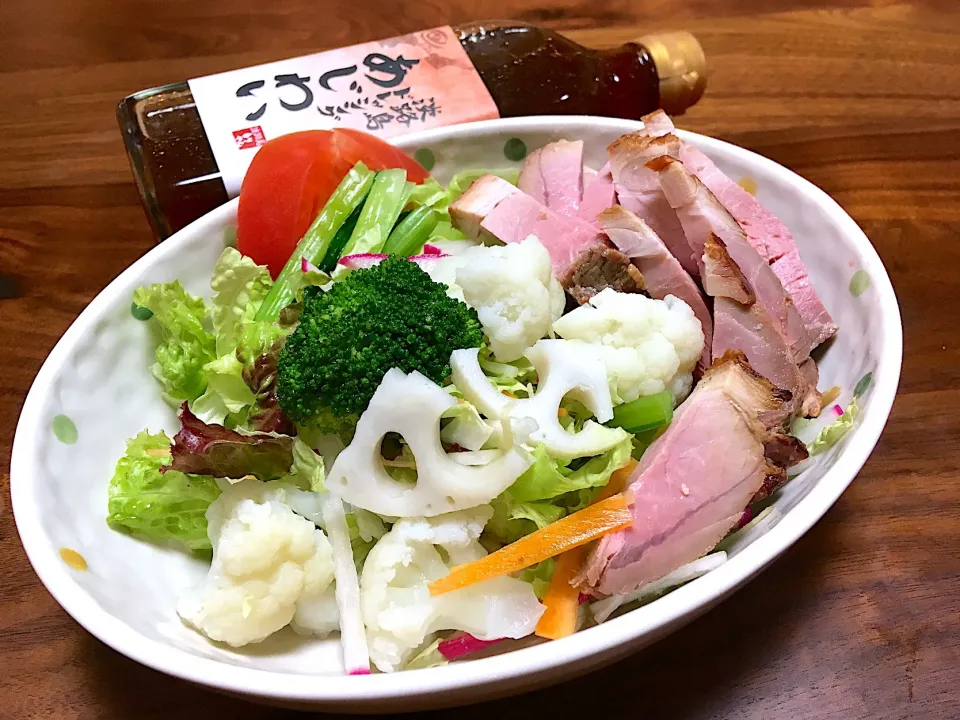 肉野菜サラダ🍖🥗 たまねぎどれっしんぐ💐|ぱぴこ家さん