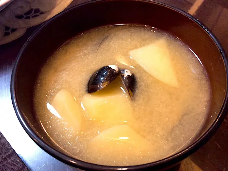 青森県の郷土料理😋
シジミとじゃがいもの味噌汁❣️|アライさんさん