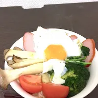 冷蔵庫にある物乗せまくった袋麺とんこつ🍜|まさるさんさん