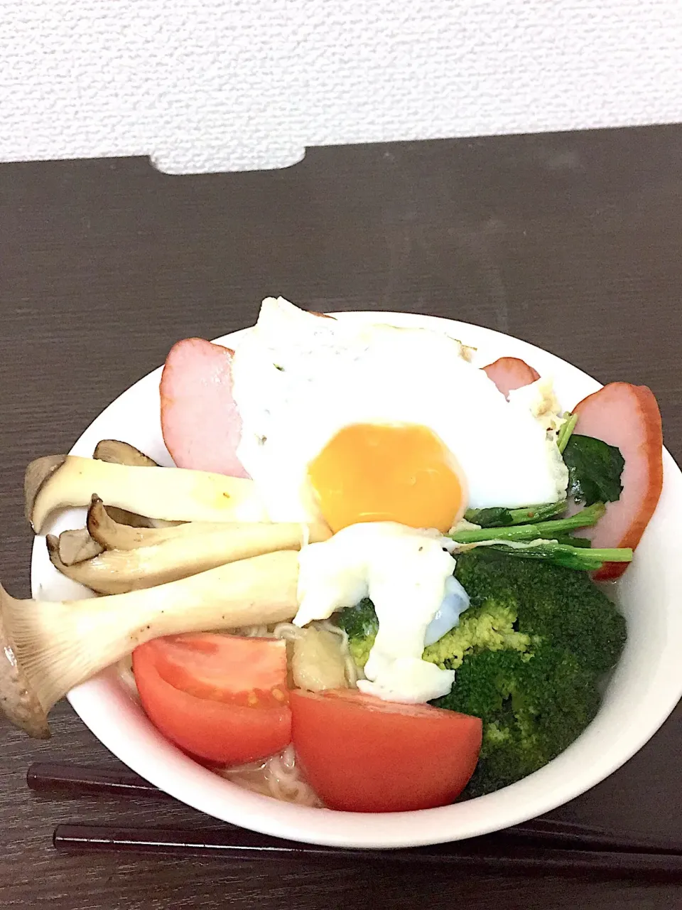 冷蔵庫にある物乗せまくった袋麺とんこつ🍜|まさるさんさん