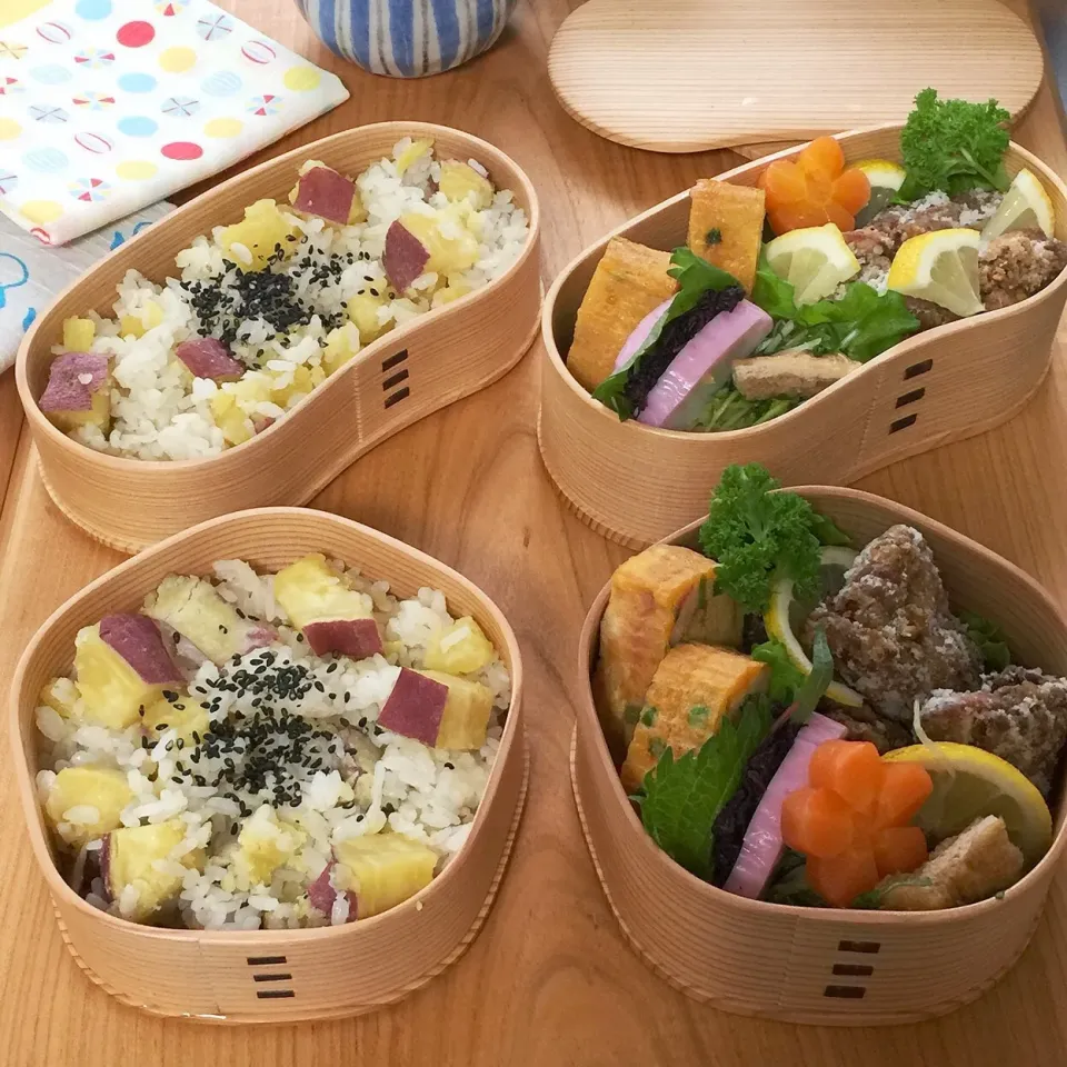 🍱２月２３日(土) 今日のお弁当
○さつまいもごはん
○鶏肉竜田揚げ
○カニカマねぎ入り玉子焼き
○水菜と油揚げの煮びたし
○蒲鉾に大葉&赤紫蘇
○梅にんじん / レモン|mutsumi☺︎さん