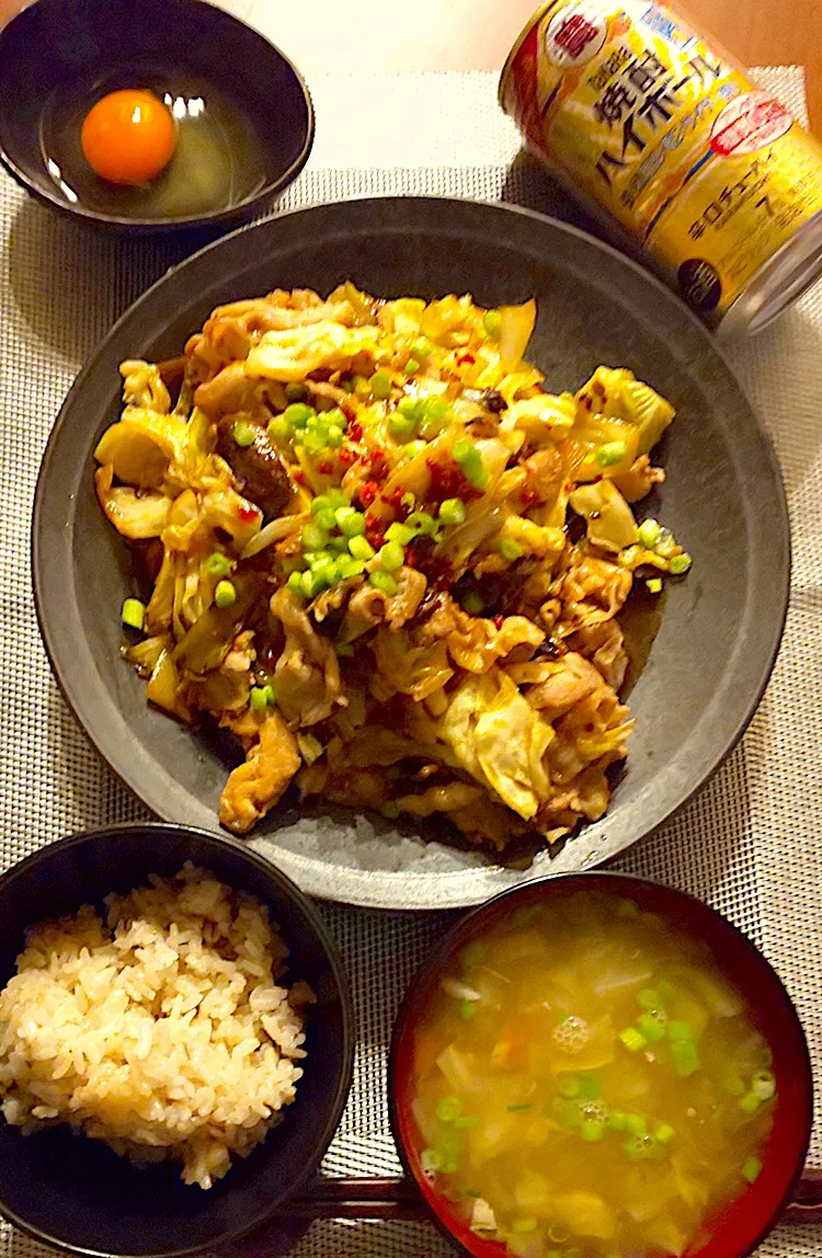 Today's Dinner🍴お野菜たっぷり回鍋肉,とろみ豆腐の中華ｽｰﾌﾟ,もち麦飯,生卵|🌈Ami🍻さん