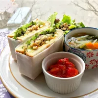 昼ごはん  鯖サンドプレート