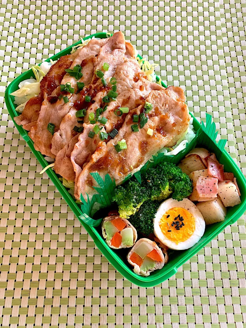 Snapdishの料理写真:2019.2.23  高2球児弁当～生姜焼き丼|Loackerさん