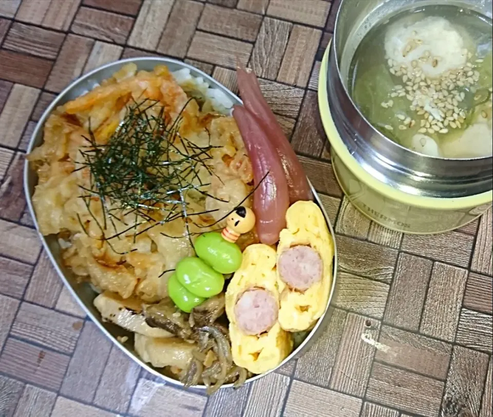 Snapdishの料理写真:かき揚げどーーん＆鶏つみれ汁 🍱😋|fumi ◡̈⋆さん