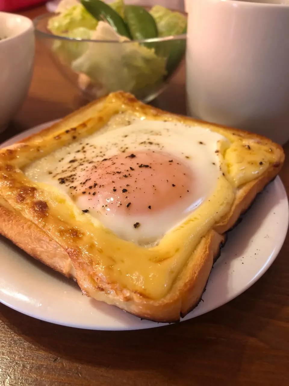 Snapdishの料理写真:2/24の朝食 目玉焼きトースト|yoneさん