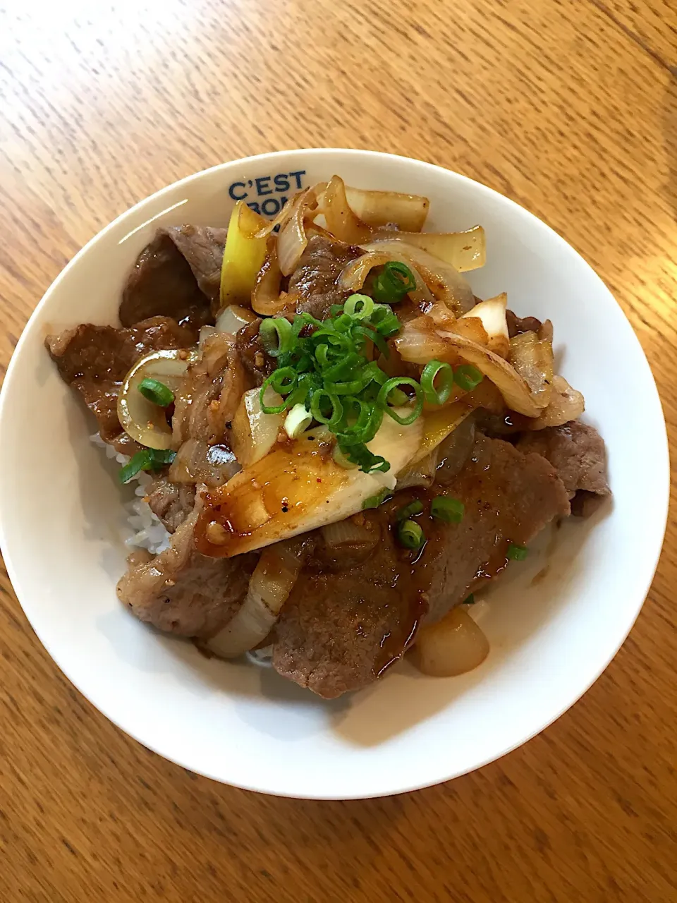 娘ちゃんが一枚づつ拘って焼いた焼き肉丼|まつださんさん