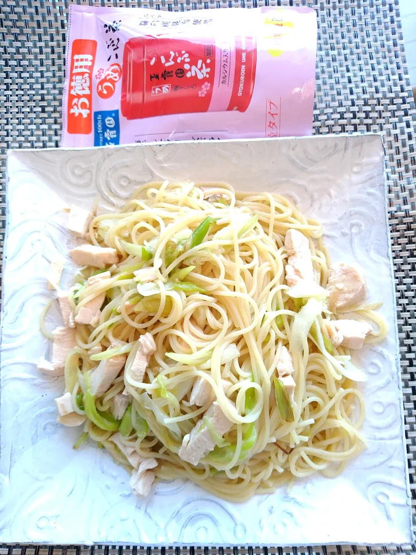 ネギと鶏肉の和風パスタ
梅昆布茶風味|Bon Sutaさん