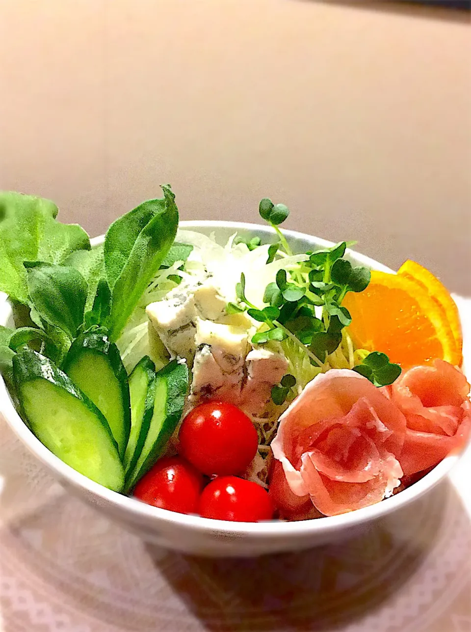 生ハムとアイスプラントのゴルゴンゾーラドレッシングサラダ🥗|kuremaさん