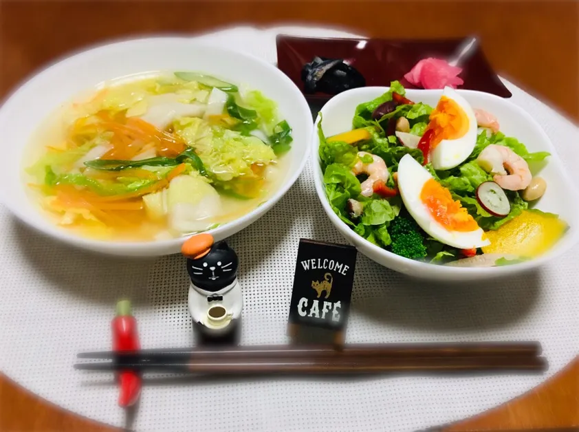 Snapdishの料理写真:野菜ワンタンスープ&サラダ🤗💕|バシュランさん