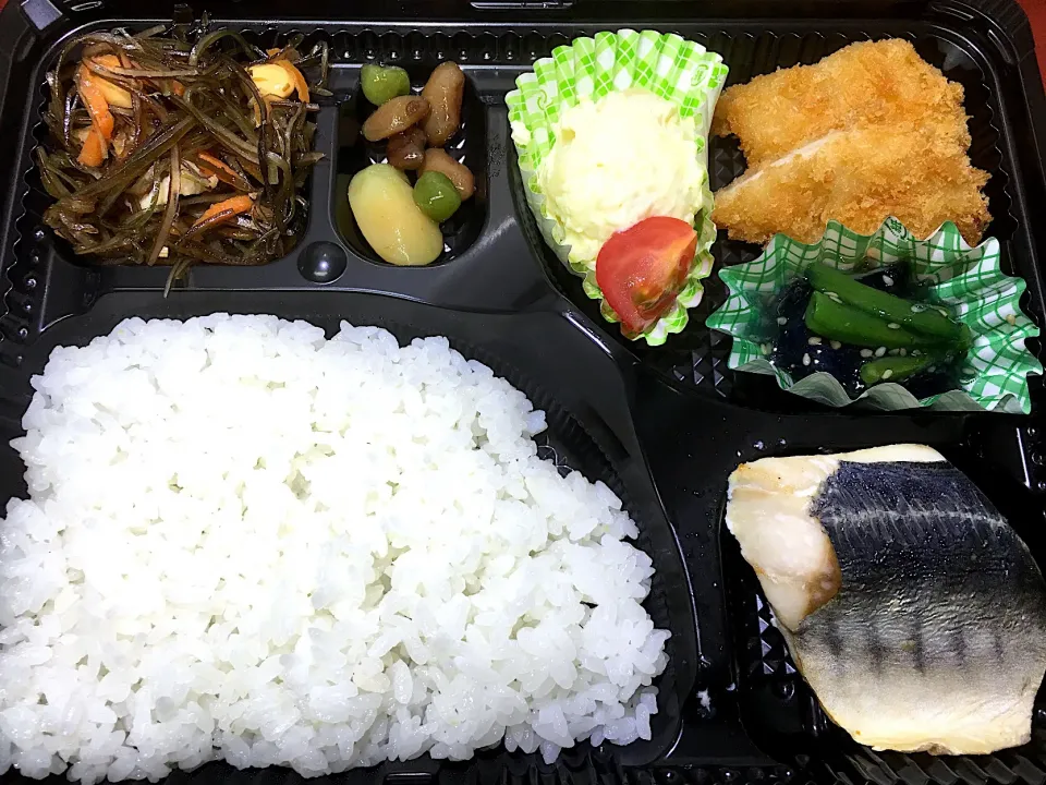 鯖の塩焼き 日替わり弁当 宅配ランチ 豊川市配達|Naokazu Kuritaさん