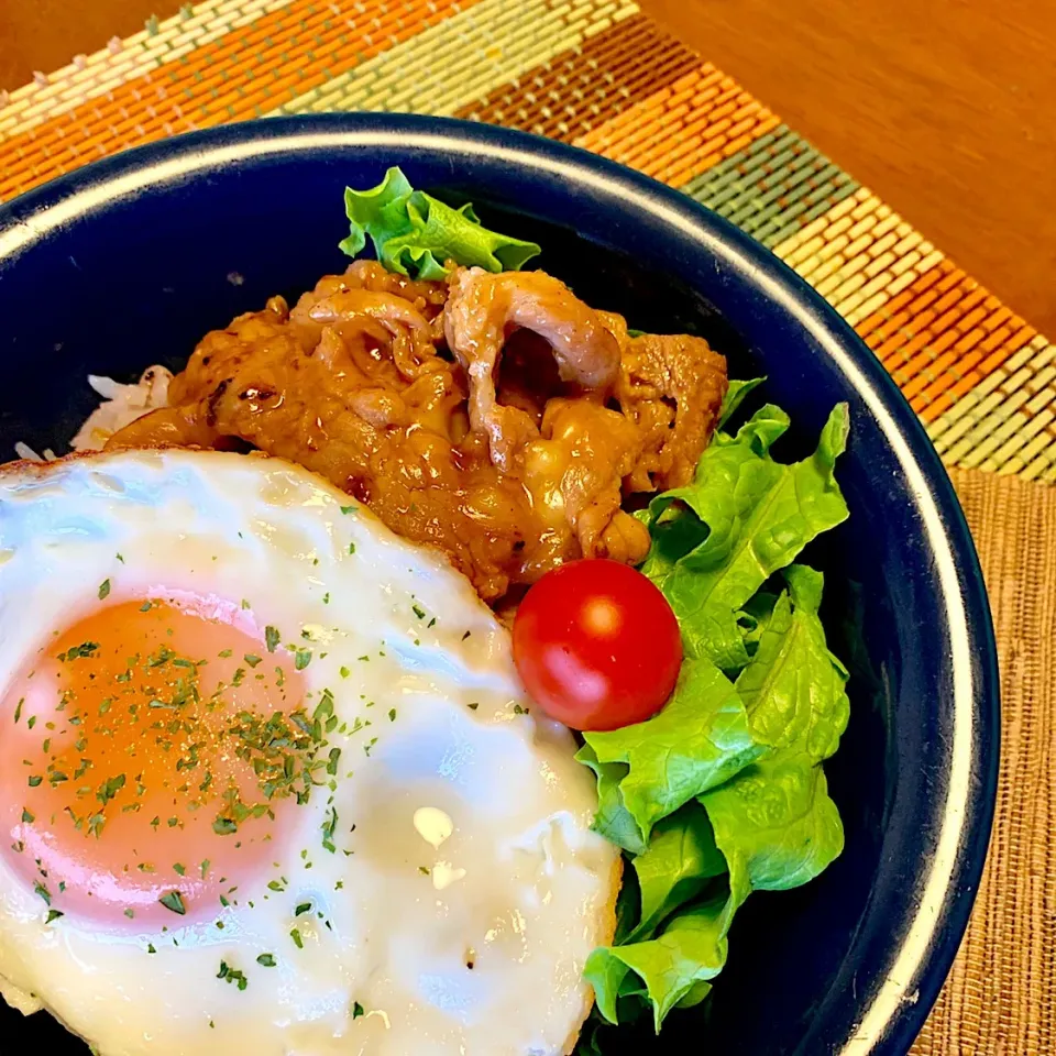 豚肉の甘辛コチジャン炒めのっけ丼♡|goma（みぃちゃん）さん